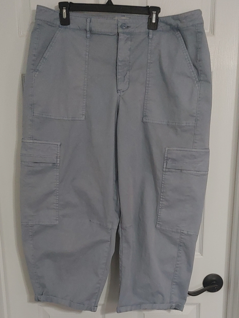 Universal Thread Capri Cargo Pants with Barrel Leg Like New Juniors Size 17